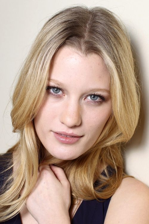 Ashley Hinshaw - Acting Profile Photo