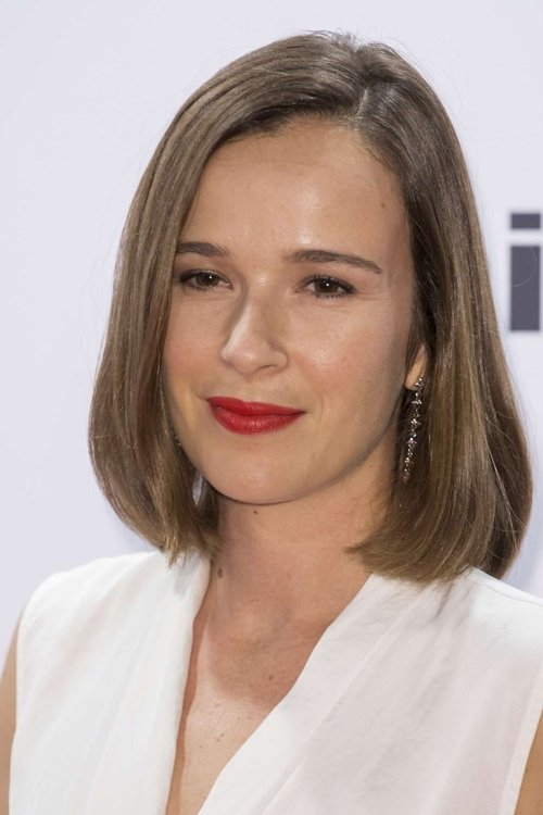 Claire van der Boom - Acting Profile Photo