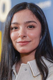 Berenice Jonguitud as Danae in Sobreviviendo mis XV