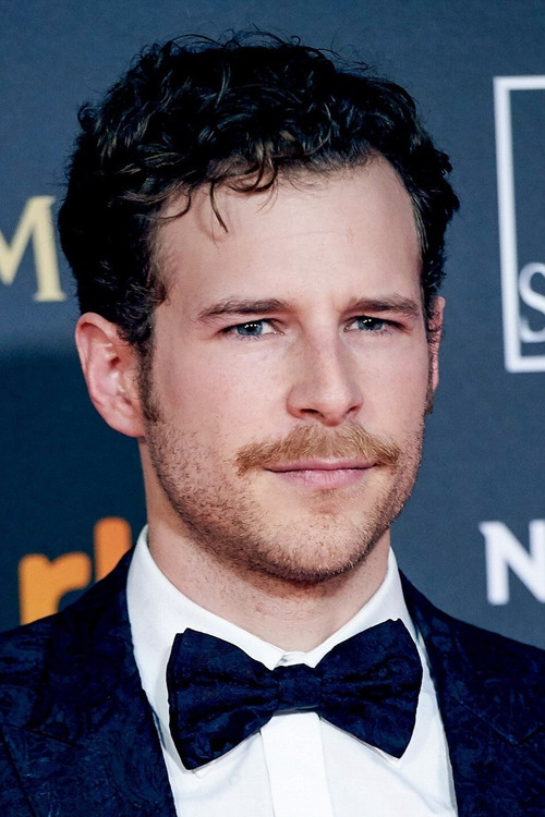 Álvaro Cervantes - Acting Profile Photo