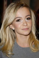 Cassandra Forêt as Young Ana in Amer