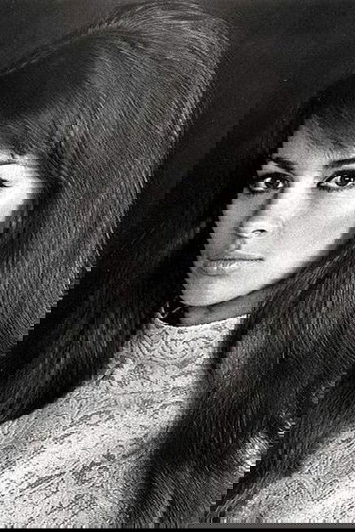 Astrid Heeren - Acting Profile Photo