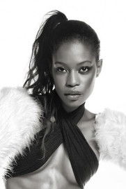 Ursula Bedena as Edwige in The Strange Color of Your Body's Tears