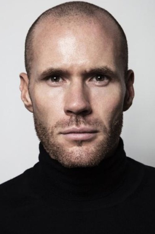 Oliver Trevena - Acting Profile Photo