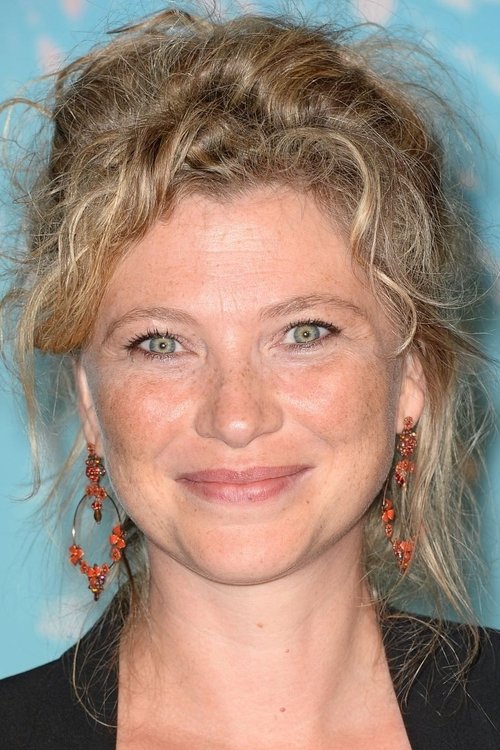 Cécile Bois - Acting Profile Photo