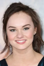 Madeline Carroll as Janie in Mr. Popper's Penguins