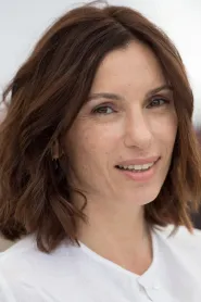 Aure Atika as Aline in The Beat That My Heart Skipped