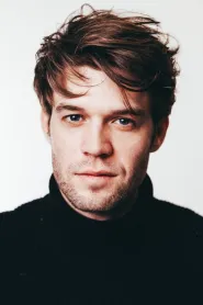 Colin Ford as Dylan Mee in We Bought a Zoo