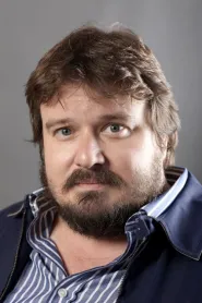 Giuseppe Battiston as Ermanno in The Tiger and the Snow