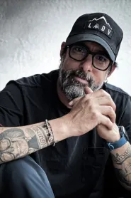 Chava Cartas - Regizor in Sobreviviendo mis XV