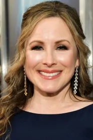 Lisa Durupt as Carrie in Everybody's Doing It