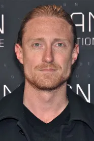 Peter Eggers as Erik in Medicine