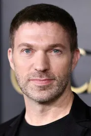 Travis Knight - Regizor in Bumblebee