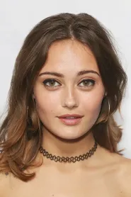 Ella Purnell as Mia Farrow in Intruders