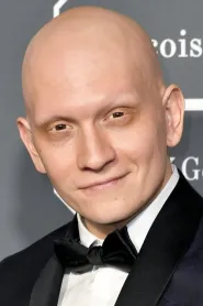 Anthony Carrigan as Darren in The Toll Road
