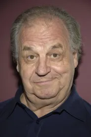 Paul Dooley as Walter Carpenter in Runaway Bride