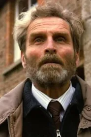 Nick Hobbs as Taxi Driver in Closer