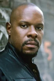 Avery Brooks as Leon Jackson in 15 Minutes