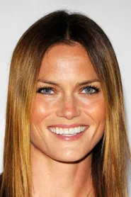 Mini Anden as Sara in The Mechanic