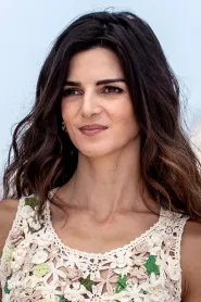 Clara Lago as Gin in I Want You
