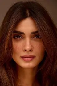 Diana Penty as Meera Sahni in Cocktail