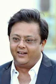 Nitesh Pandey as Anwar in Om Shanti Om