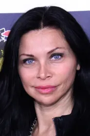 Sofia Shinas as Shelly in The Crow