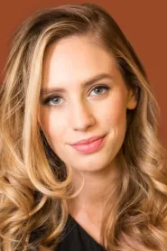 Dylan Penn as Jennifer Vogel in Flag Day