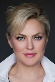Elaine Hendrix as Meredith Blake in The Parent Trap
