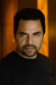 Manny Perez as Eddie in El Cantante