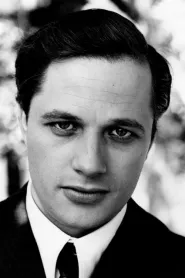 Lino Capolicchio as Luigi in Fiorile