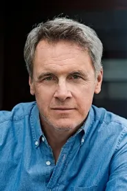Mark Moses as Lieutenant Wolfe in Platoon