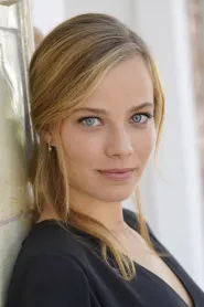Saskia Rosendahl as Lore in Lore