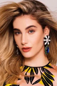 Sofía Carrera as Alonza in Sobreviviendo mis XV