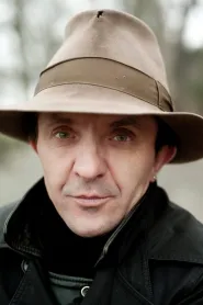 David Bennent as Honeythorn Gump in Legend