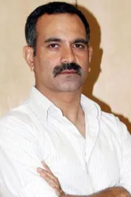 Manish Choudhary as Keki Sethna in Lafangey Parindey