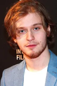 Fred Hechinger as Matt in Italian Studies