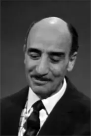 Mario Castellani as Mezzacapa in Toto, Peppino, and the Hussy