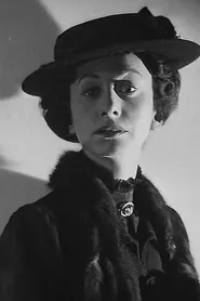Victoria Horne as Myrtle Mae Simmons in Harvey