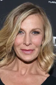 Lusia Strus as Beverly in Paint