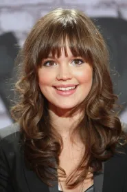 Emilia Schüle as Anabel von Schlacht in High Society