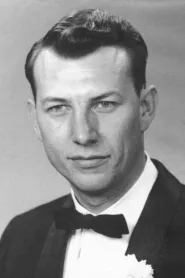 Robert Fortier as Edgar Hart in 3 Women