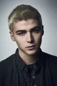 Miles Heizer as Tommy Mancuso in Nerve