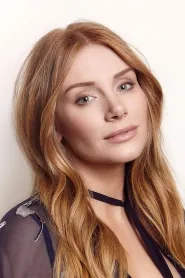 Bryce Dallas Howard as Melanie in Hereafter