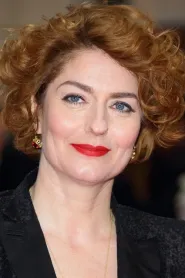 Anna Chancellor as Mother in The Dreamers