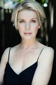 Jacqueline McKenzie as Janice Higgins in Deep Blue Sea