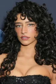 Odessa A'zion as Rachel Mizler in Marty Supreme