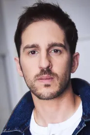 Eric Lloyd as Charlie Calvin in The Santa Clause 2
