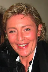 Stefania Girolami Goodwin as Ann in 1990: The Bronx Warriors