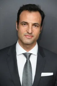 Kresh Novakovic as '50s Gangster in Analyze This